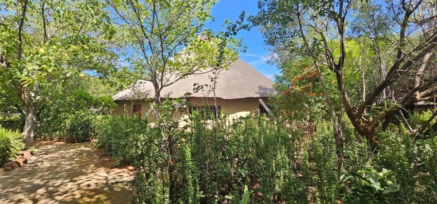 6 Bedroom Property for Sale in Hartbeesfontein North West